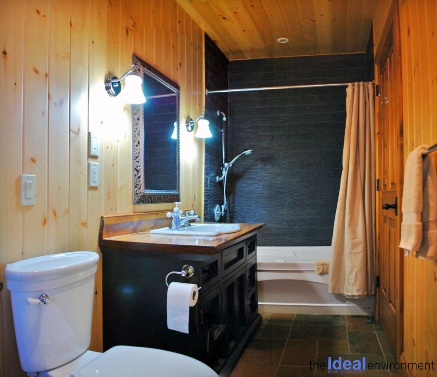 Kennisis Lake Cottage 1 Bathroom