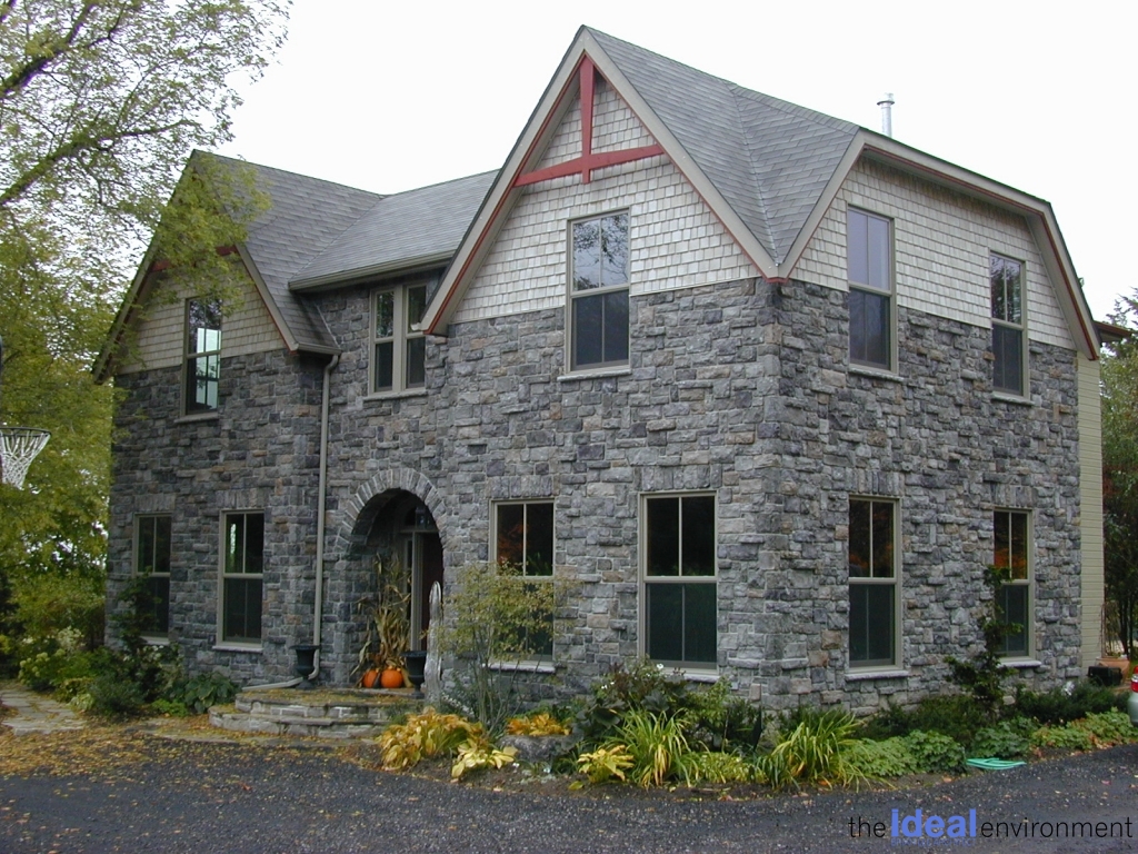 Port Credit Country Home Exterior View